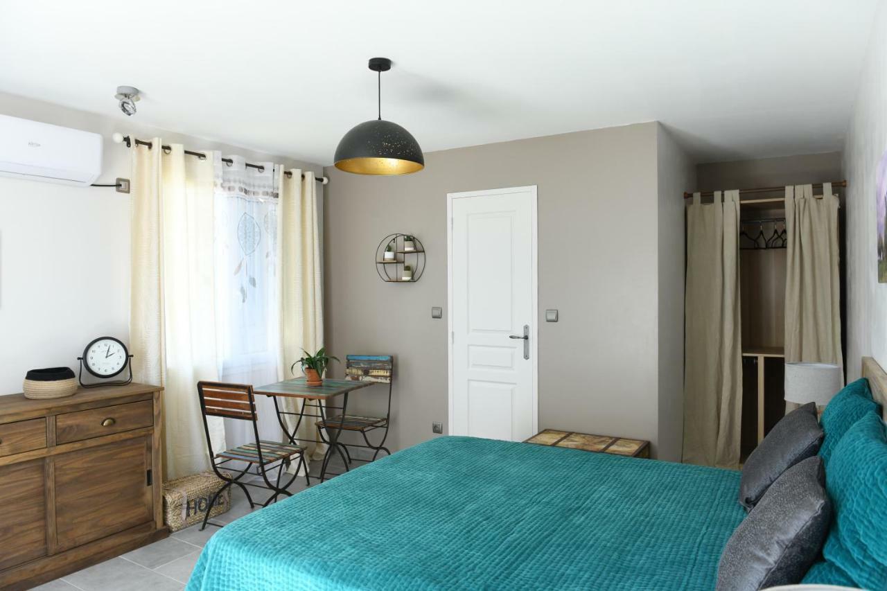 Chambre D'Hotes Du Charme Provencal Sénas Eksteriør bilde